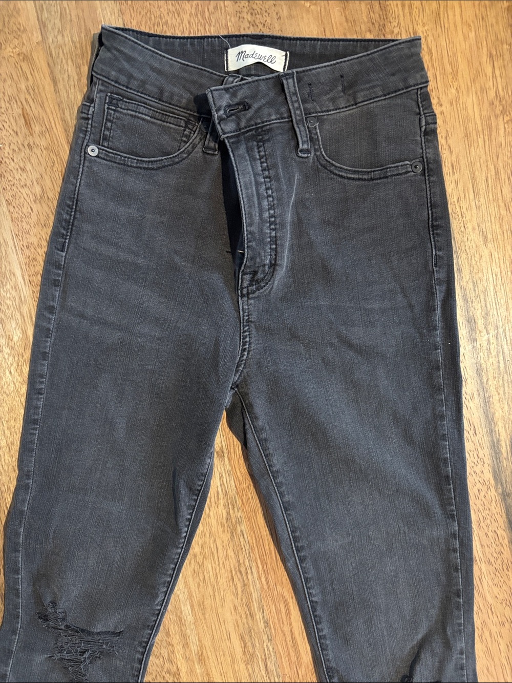 Madewell Women's Black Skinny Jeans with Subtle Distressing